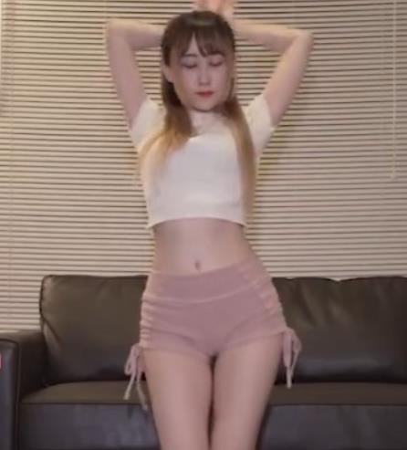 火爆虎牙！20G海内外BJ美女果舞资源，穿着Q趣衣服，附赠浮力主播小视频