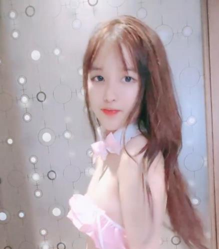 萌妹子斗鱼直播：青涩初恋脸可爱萌小美女