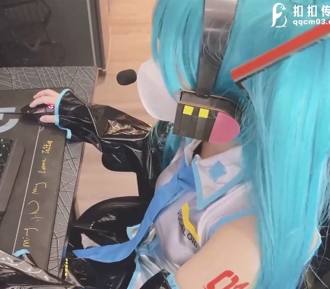 美少女校花小敏儿：性感舞蹈撩人，让人着迷的表演