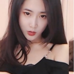 《淼淼喵酱：火辣热舞与性感诱惑的结合》