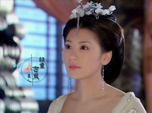 《至尊红颜》全集资源丰富,阿里云盘上免费下载,支持倍速播放