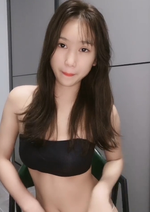 《百度盘上的宅男女神：来自中国的小美女哎吆》