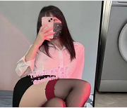 最新某推网红少女-奶油泡芙和朋友电梯口打粑粑