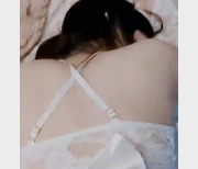 最新某推约P大神约动漫展神仙颜值妹纸首次JK装打粑粑+姨妈光临神秘处遭殃