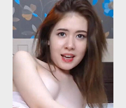 最新某推最近火爆的亚裔女孩，狼友们都惊呆了！