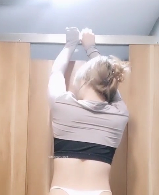 健身房妹子+翘臀桃桃555v284g