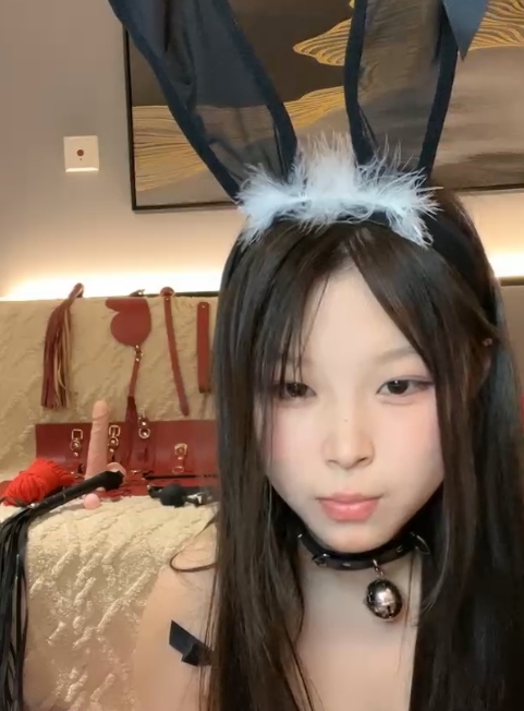 [自行打包]+顏值清純萌妹子鏡頭前現場表演道具进入放飞自我+穿著有趣兔...+[1v+411m][百度盘]