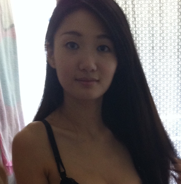 NTR老婆在家和洗澡后的自拍