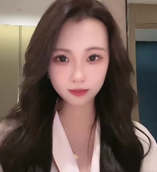 疯狂抖音新篇之《大哥玩崩溃了》大哥想看美女真容