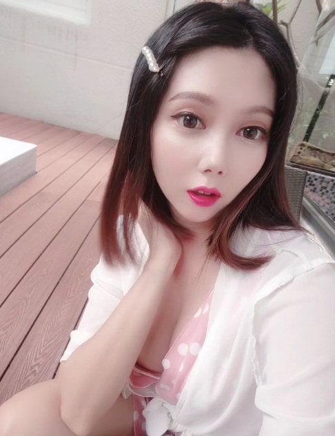 onlyfans高冷御姐《mooncat》反差项圈