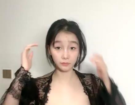 无敌短发美少女自拍合集1V760M，颜值身材超赞！