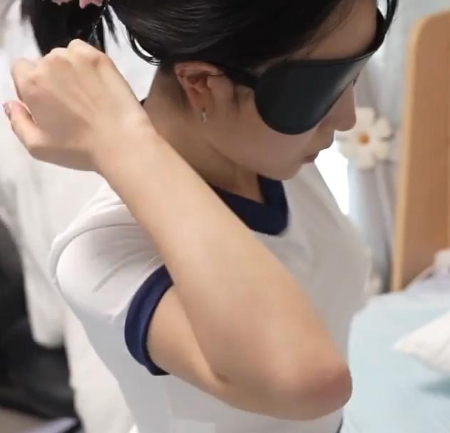 热门自拍平台无保护女学生最新合集4V7.2G,颜值身材俱佳,四人游尽享养眼体验