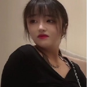 约会丰腴气质妻子最新合集58V40G，皮肤白里透红欲释放花