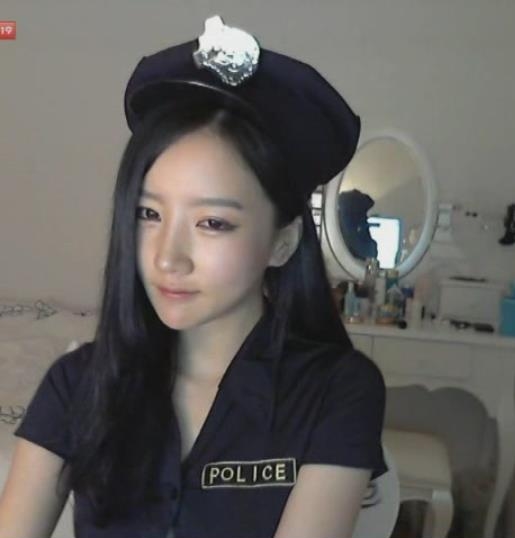 韩国女主播珍稀如懿最新作品1V1G，独家直播录像