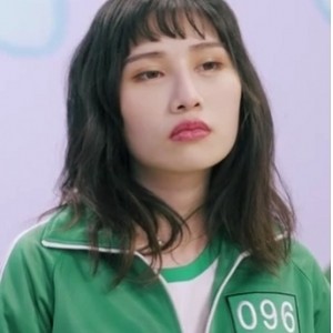 翻拍Netflix悬疑游戏《鱿鱼游戏》蚌壳游戏最新合集1V0.5G，令人紧张的对决