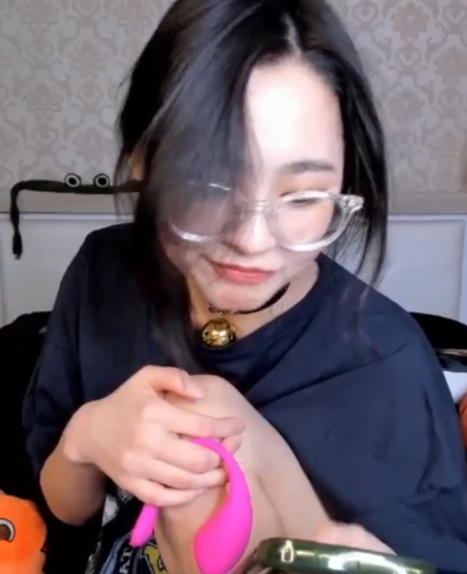 优质直播合集百度盘自娱自乐主播最新扫货17V40G，耗时打包上传