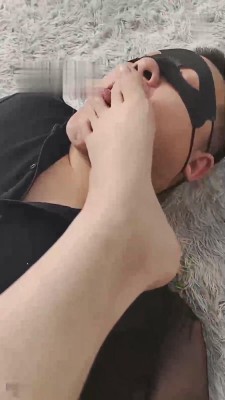 黑丝少妇冷大人最新合集bf1759164分钟544*960，脚垫狗