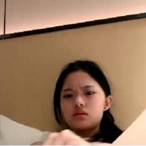 高冷妹子绵绵道具狂C最新合集6V1.4G，流不明液体自拍，包含妹妹互动，时长近5小时。