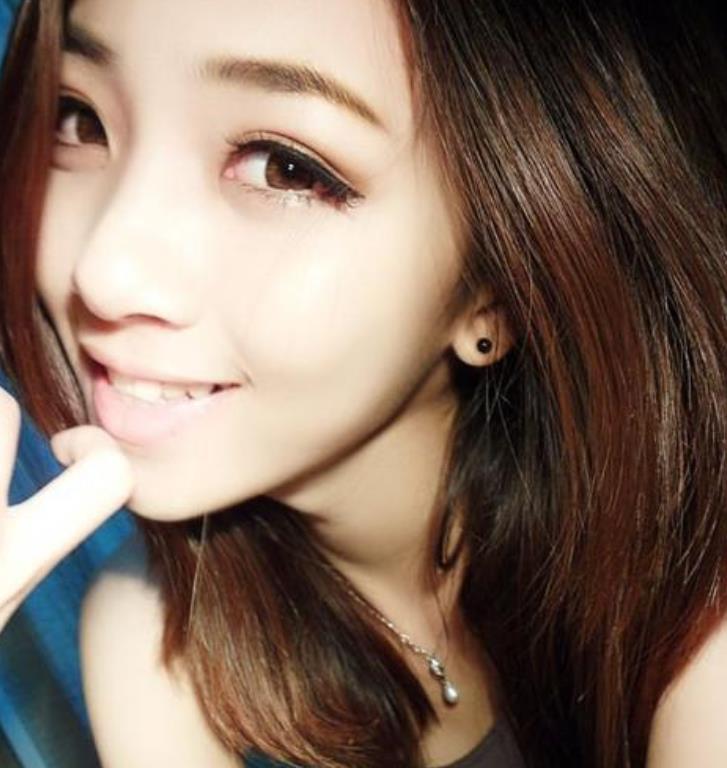 网红合集+未知平台+复古魅力+雯妹不讲道理礼物丝带特别看护+视频数量未提供+1.7G+包含靡烟旗袍等佳作，绅士们快来体验！