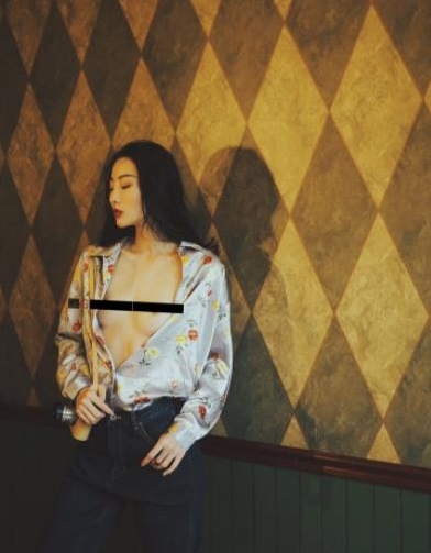 斗鱼超级人气高品质国模之光高冷女神逗本逗鸭最新私拍合集16V346M，校园风情