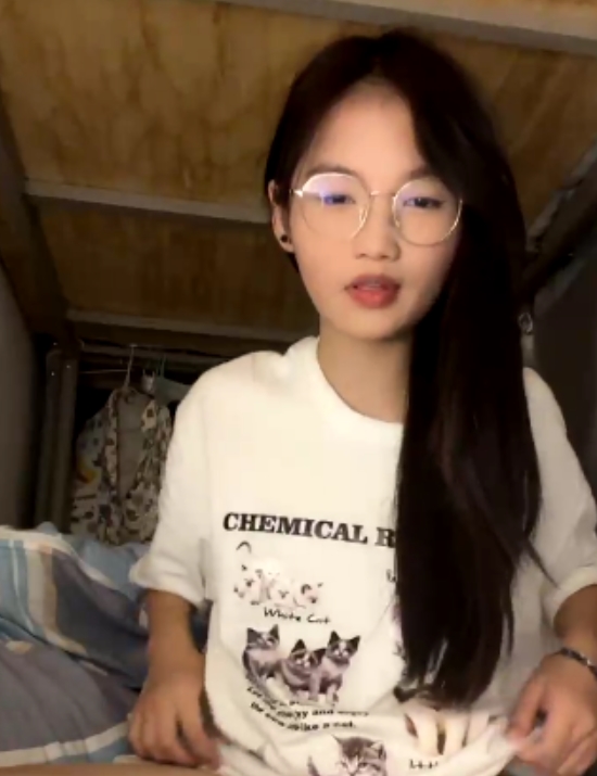 百度眼镜学妹十四诗宿舍直播合集138部118.8G，收藏604