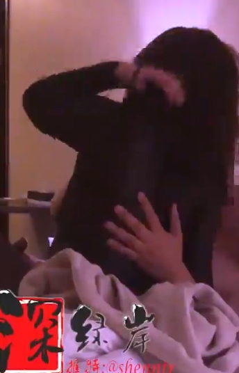 推特绿帽妻子小狗腐猫合集221部25G，精彩内容尽在其中