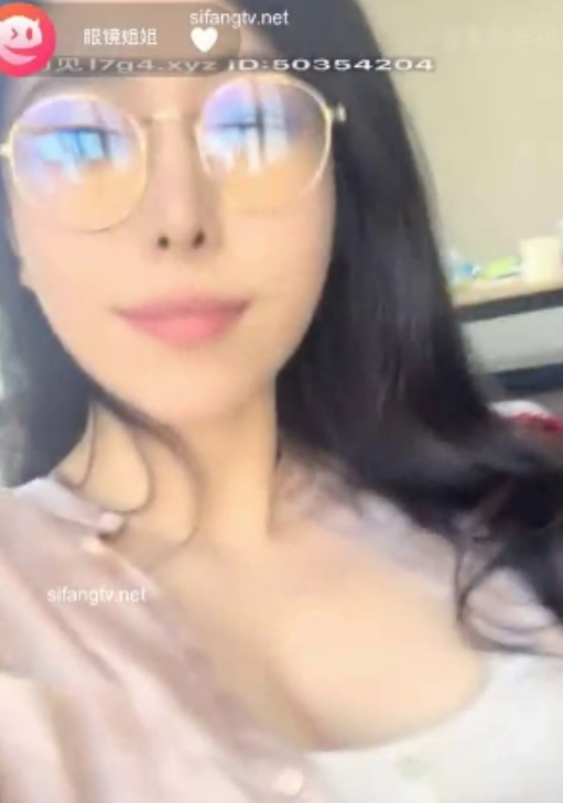 知性眼镜姐视频22部9.2G丰满御姐全网疯传