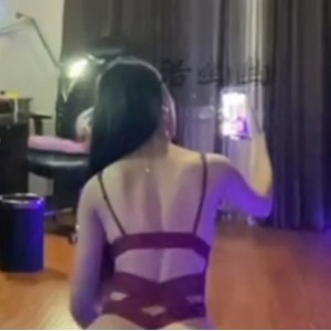 推特毒药洛幽幽土豪直播200部珍藏97G妖艳勾魂