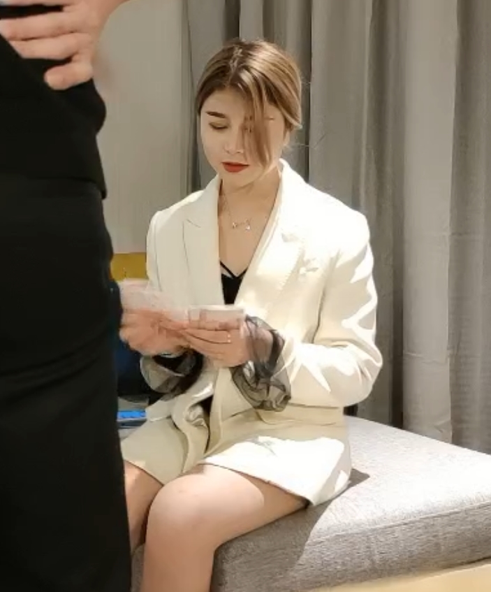 二狗探花奇遇126部偷录原创精编97.6G巨包平板身材也有料