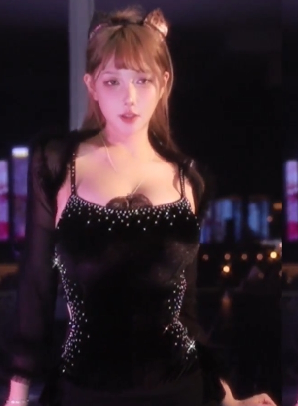 斗鱼Minana呀超火辣抖球15部3G超带劲