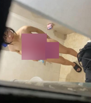 居家四姐妹洗香香珍藏2.28G合租趴窗实录