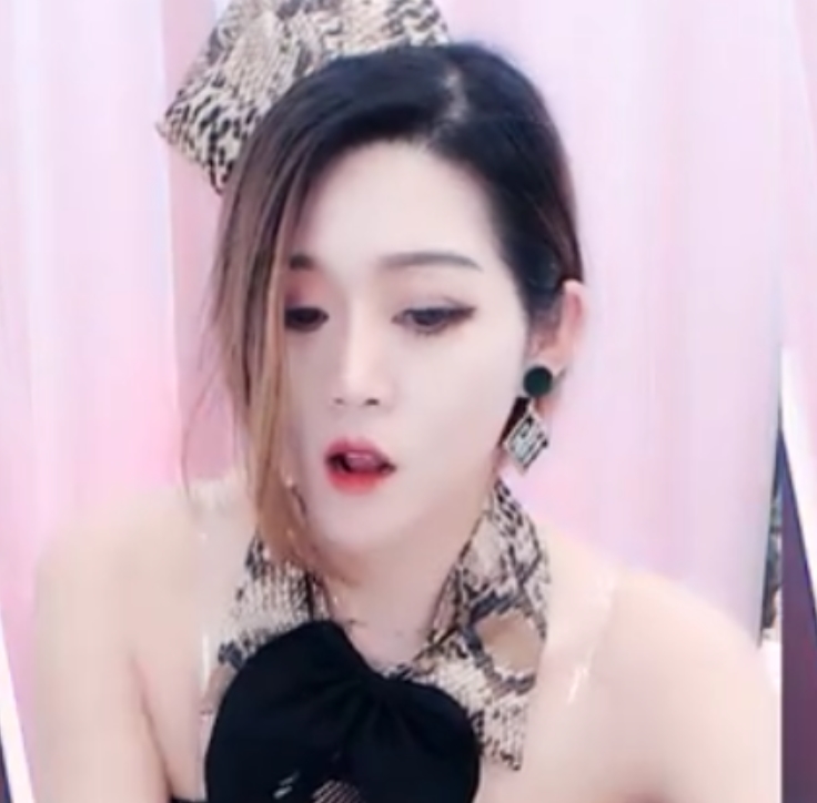 虎牙HD王妃千元定制热舞合集38部1.04G，细腰翘臀