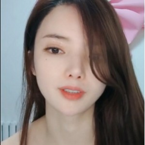 快手无虞绿播舞蹈合集视频1部4.38G火辣身材