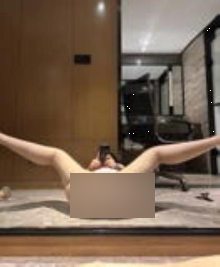 推特有尺度4V+40P五姨太肉丝私拍作品239M湿身诱惑