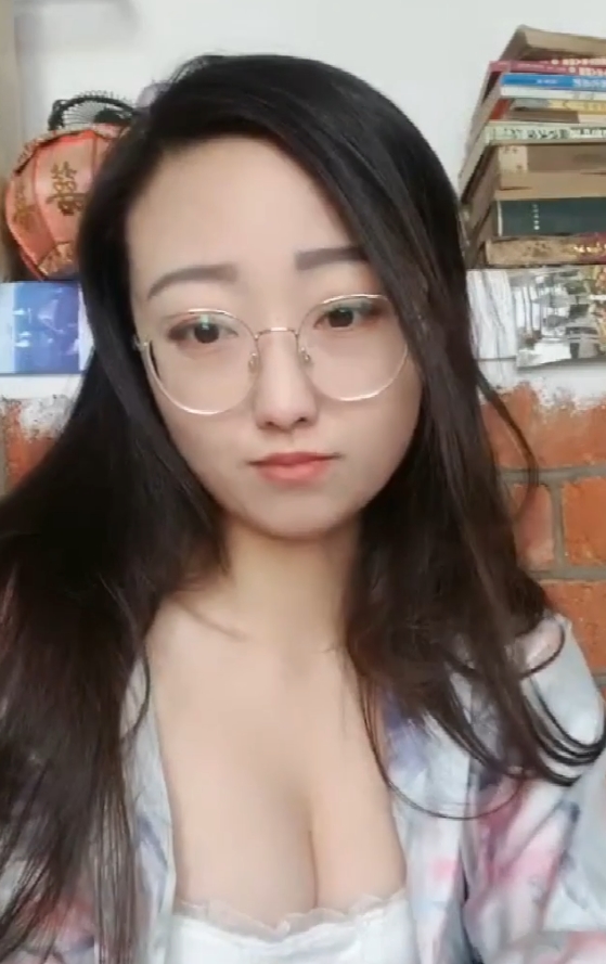 抖音小甜甜蜜桃挤压36部2.53G超解压