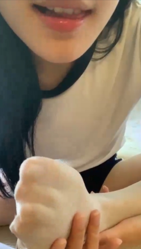 胆胆易直播足系列系列5部550MB劲爆