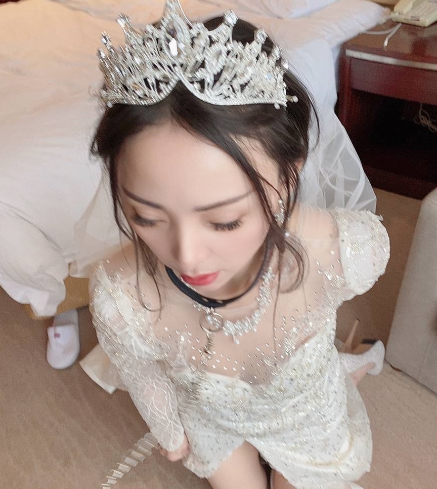 VIP群兔兔胖臀视频81部4.7G太丰满