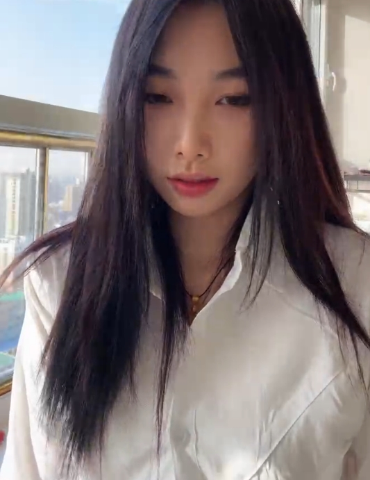 小X大王丝足羞辱合集推特53部21.4G太诱惑了