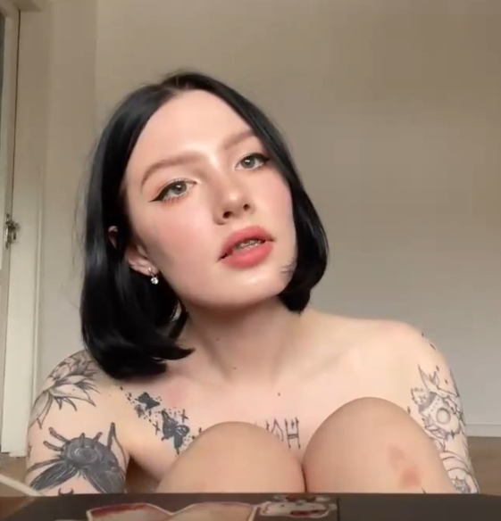 伪娘优质女装视频1v2p725M绝美资源