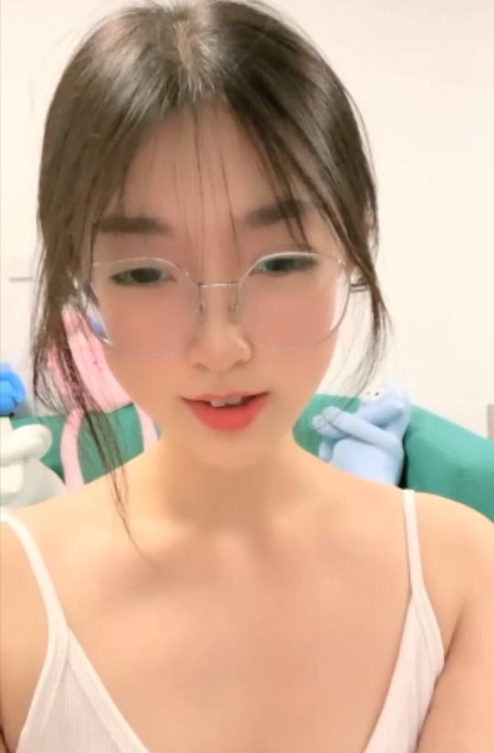 乐园00后清纯眼镜妹1V1090M太顶了