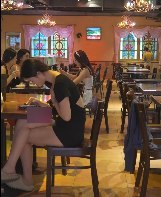 护士裙推推拍摄视频1部292.8MB太香了