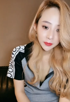 香艳OnlyFans黄发御姐作品1部1.5G太感觉了