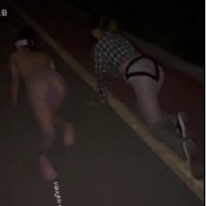 琳琳推特290M超大胆展示22P+16V颜值爆表让人腿软