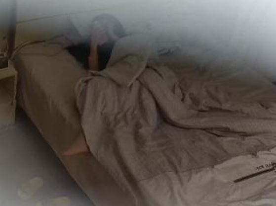 酒店实拍眼镜御姐遭大棒制裁2V2.58G爽到窒息