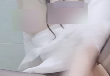 私房长腿小娘子美腿丝袜户外放飞1V372M丰满