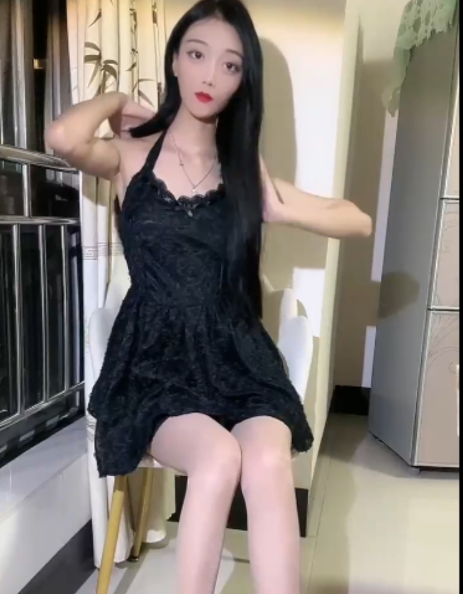 抖音挑鞋御姐定制私拍3V展示338M磨铁棒功力太强