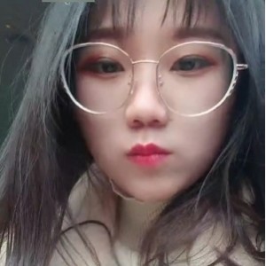 四眼美眉公园大冒险1部927MB网盘展示太疯狂