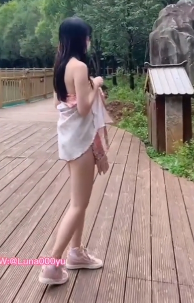推特娜娜街头饭店人前展示翻车合集19V795M露脸魔鬼身材